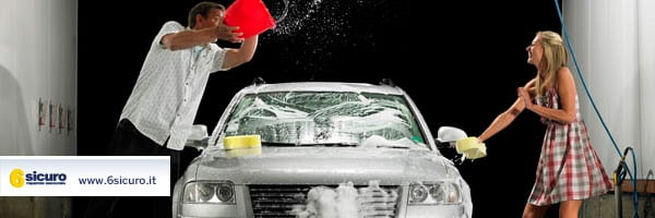 Lavare l'auto: fai da te o autolavaggio?