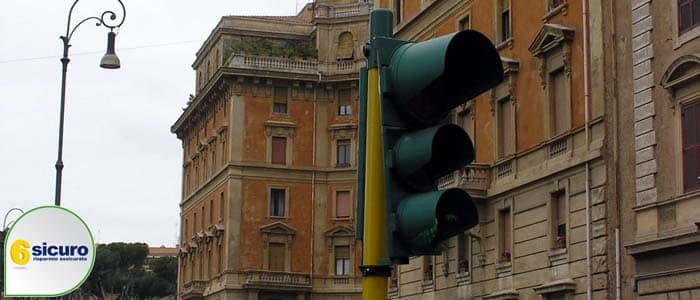 Velocar al semaforo