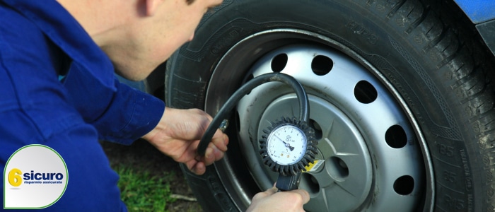 Pressione gomme: viaggia in sicurezza