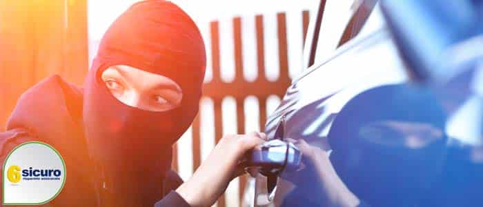 Auto a noleggio: chi paga se viene rubata?