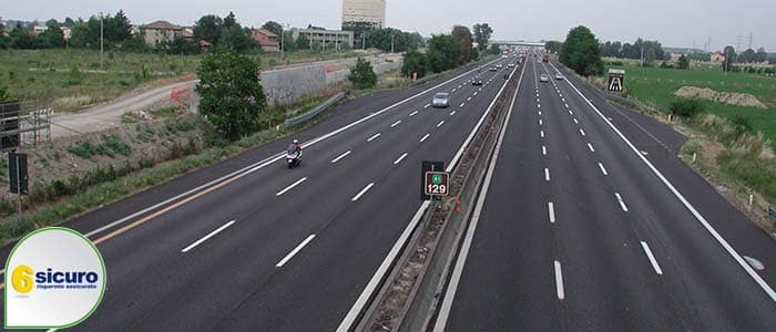 contromano in autostrada