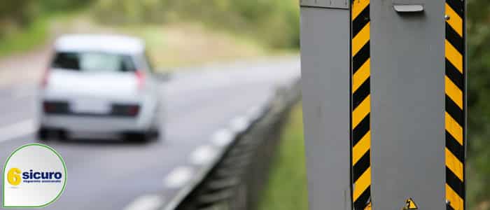 Autovelox nascosto: la multa è valida?