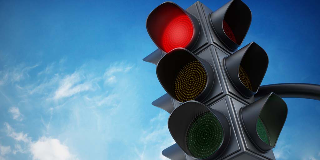 Multa al semaforo rosso: ricorso, costo e come contestarla