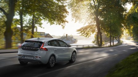 Volvo richiama 500mila auto a rischio incendio