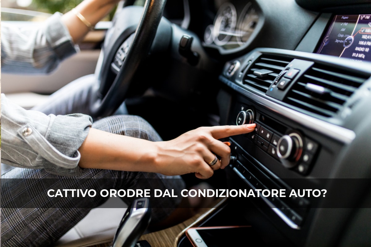 cattivo odore condizionatore auto